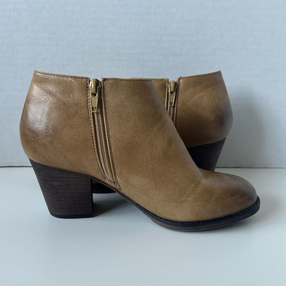 Mata Women’s Booties - Tan / Brown - Sz 7 - Picture 9 of 14